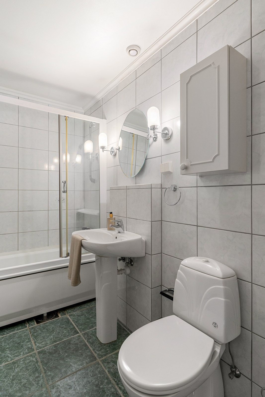 Rommet har mekanisk avtrekk i taket for god ventilasjon. Galleribilde