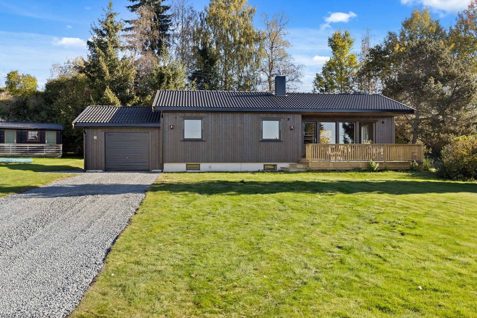 Velkommen til en oppusset og flott familiebolig i rolige omgivelser på Lørenfallet. (Alle bilder er fra tidligere annonse når boligen ble solgt i 2024). Galleribilde