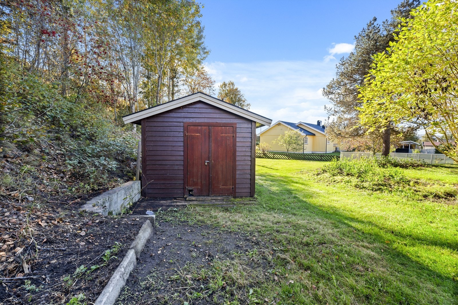 Frittstående utebod med plass til sesongutstyr. Galleribilde