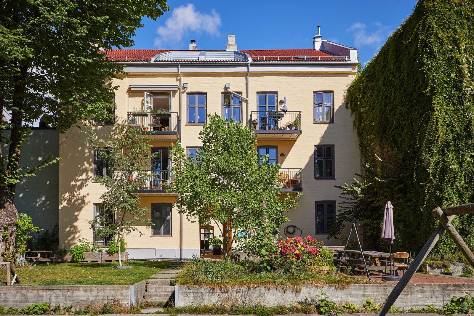 Videre inn i den største bakgården finner man en av de skjulte perlene på Løkka! Galleribilde