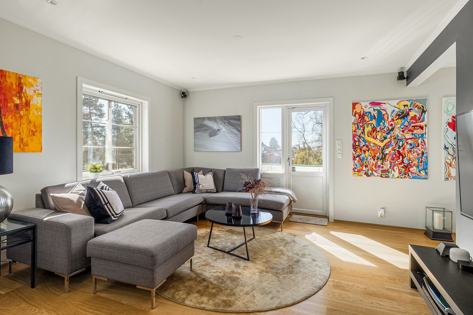 Utgang til balkong fra stuen. Galleribilde