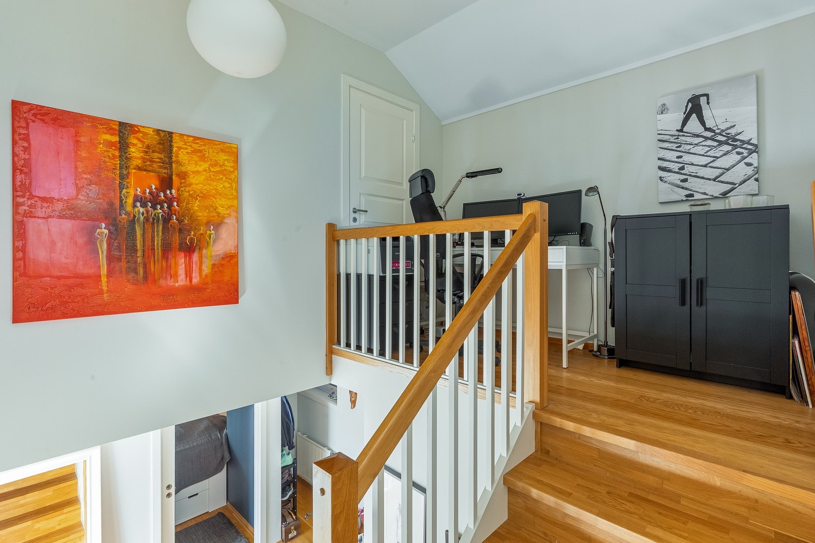 Boligen går over tre etasjer. Galleribilde