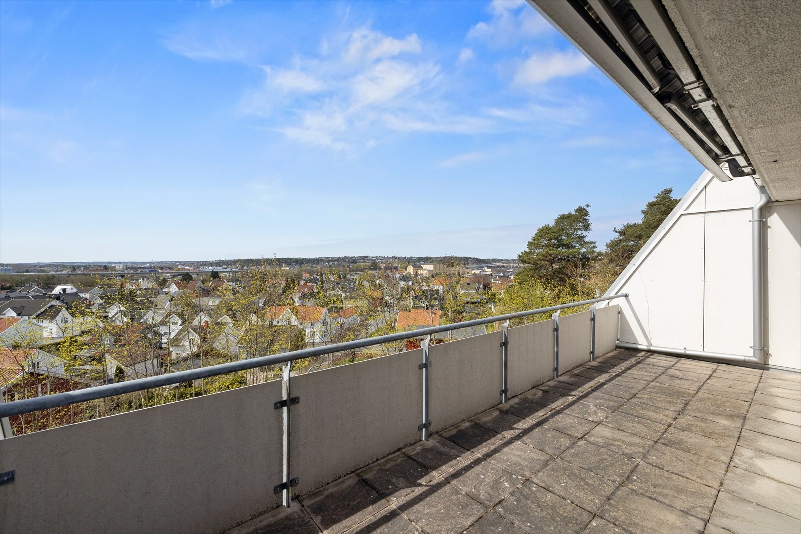Overbygget balkong med markise på 7m². Galleribilde