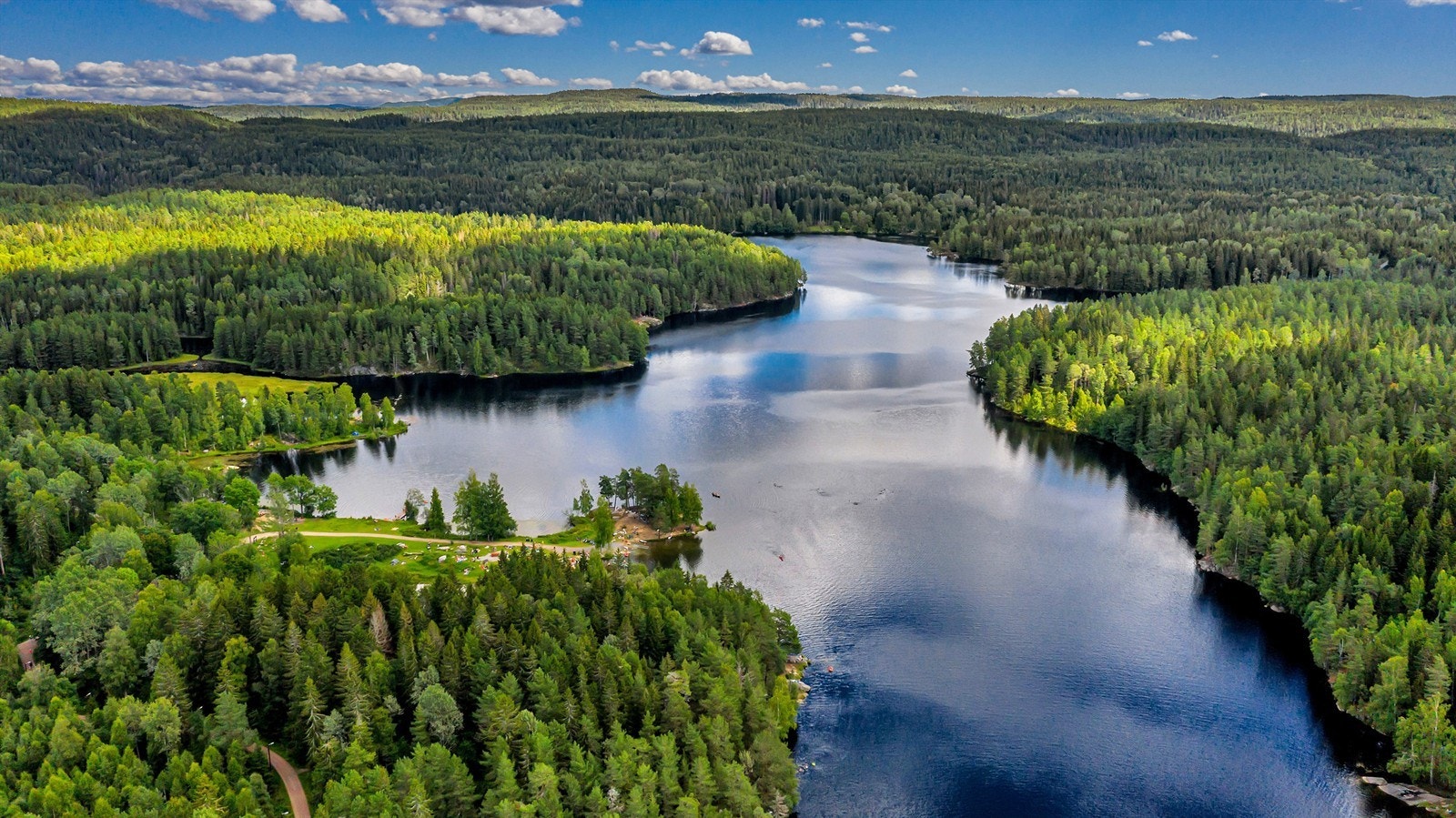 Østmarka er rett utenfor døren, med flotte turmuligheter og badevann. Galleribilde