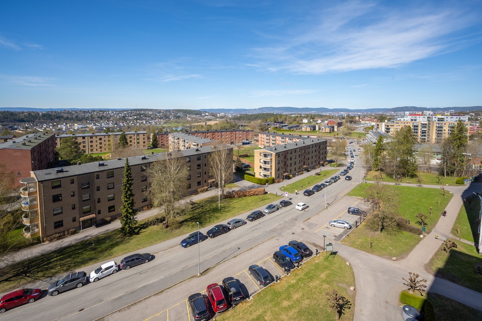 Bøler T-banestasjon ligger ca. 4 minutter unna, med 18 minutters reisetid til sentrum. Galleribilde