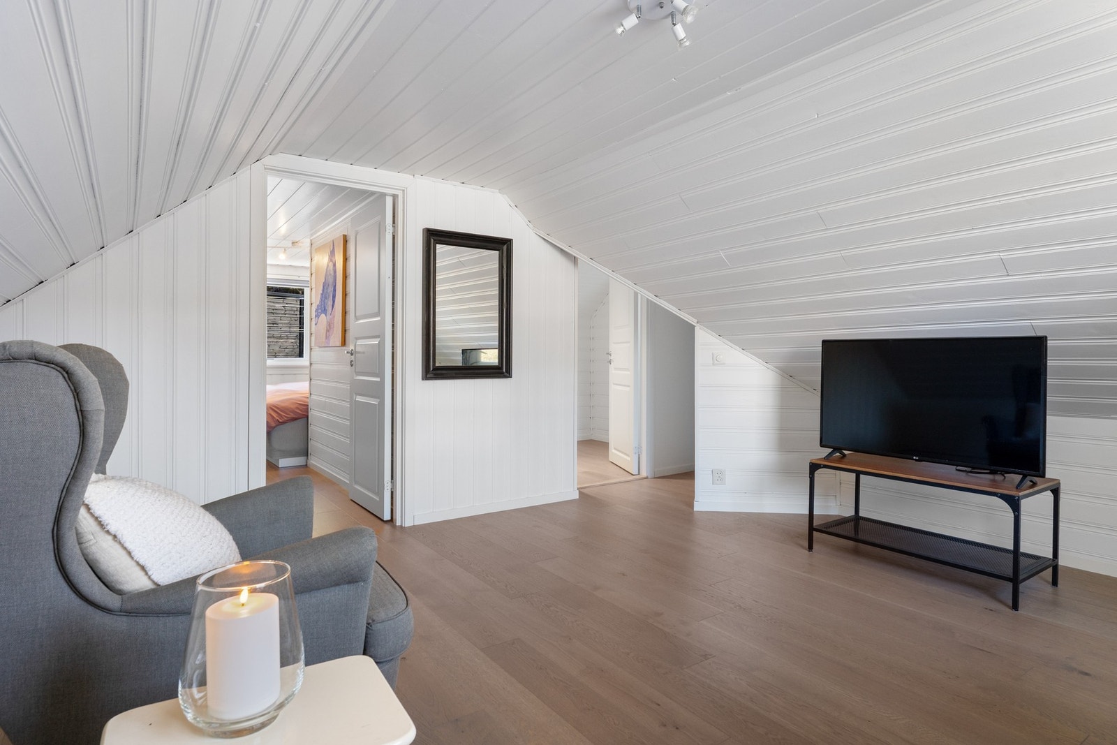 Videre kommer vi inn til et rom som i dag er innredet som soverom. Galleribilde