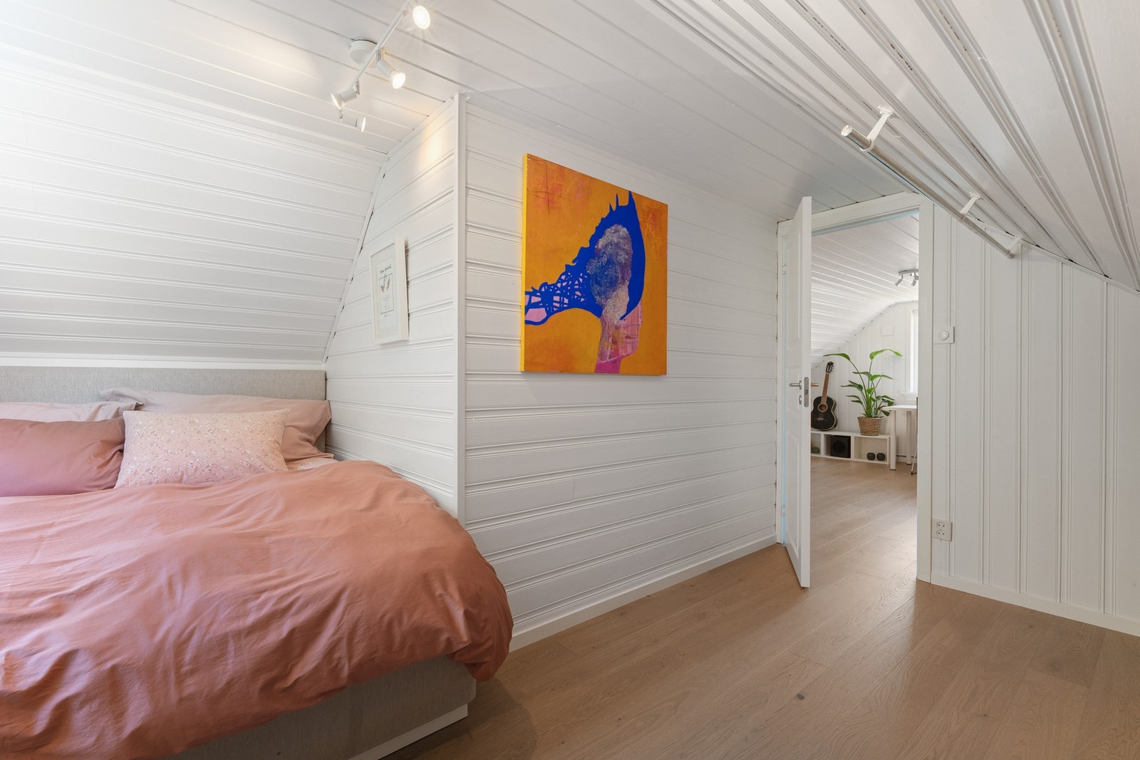 Rommet kan eventuelt innredes som walk-in closet, dersom det andre rommet ønskes benyttet som soverom. Galleribilde