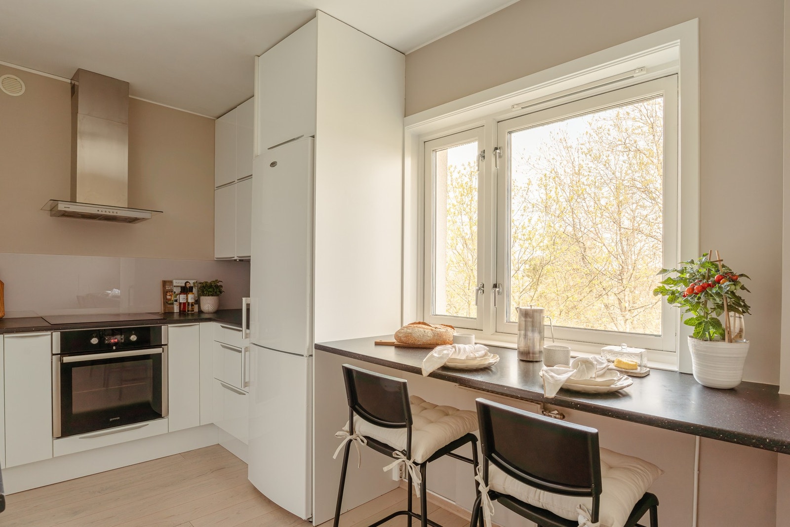 Det er i tillegg lagt opp for hyggelige morgenstunder med eget frokost-hjørne med utsikt mot skogholt. Galleribilde