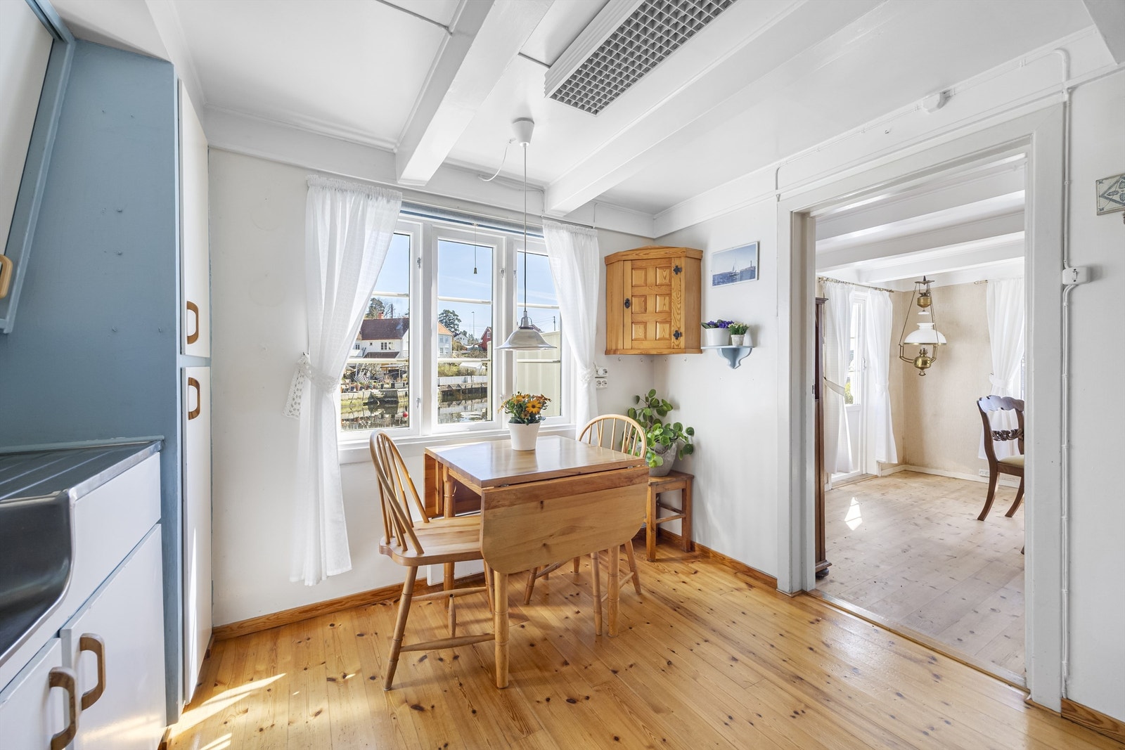 Fra kjøkkenet er det adkomst til en krypkjeller via luke i gulvet. Galleribilde