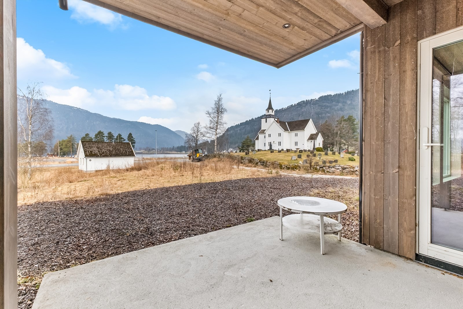 Overbygd terrasse. Gode solforhold. Galleribilde