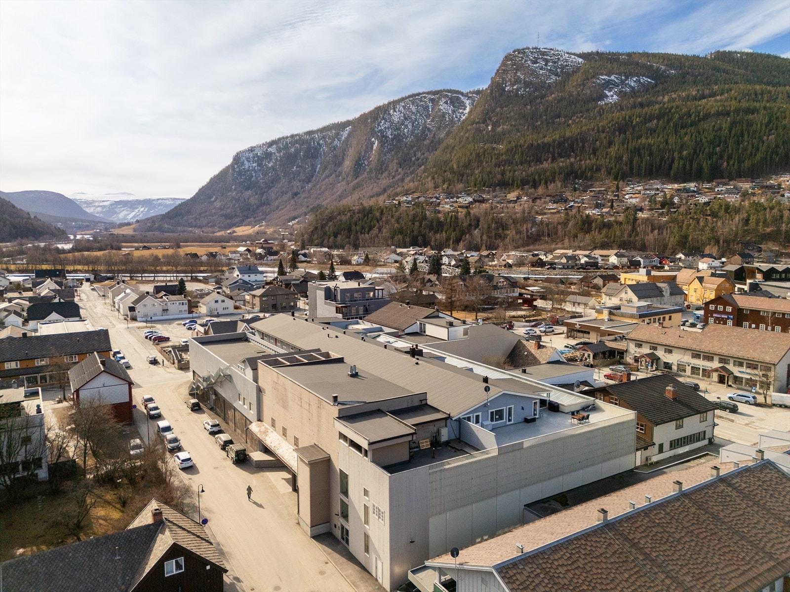 Topp- og endeleilighet med flott beliggenhet midt i Otta sentrum. Galleribilde