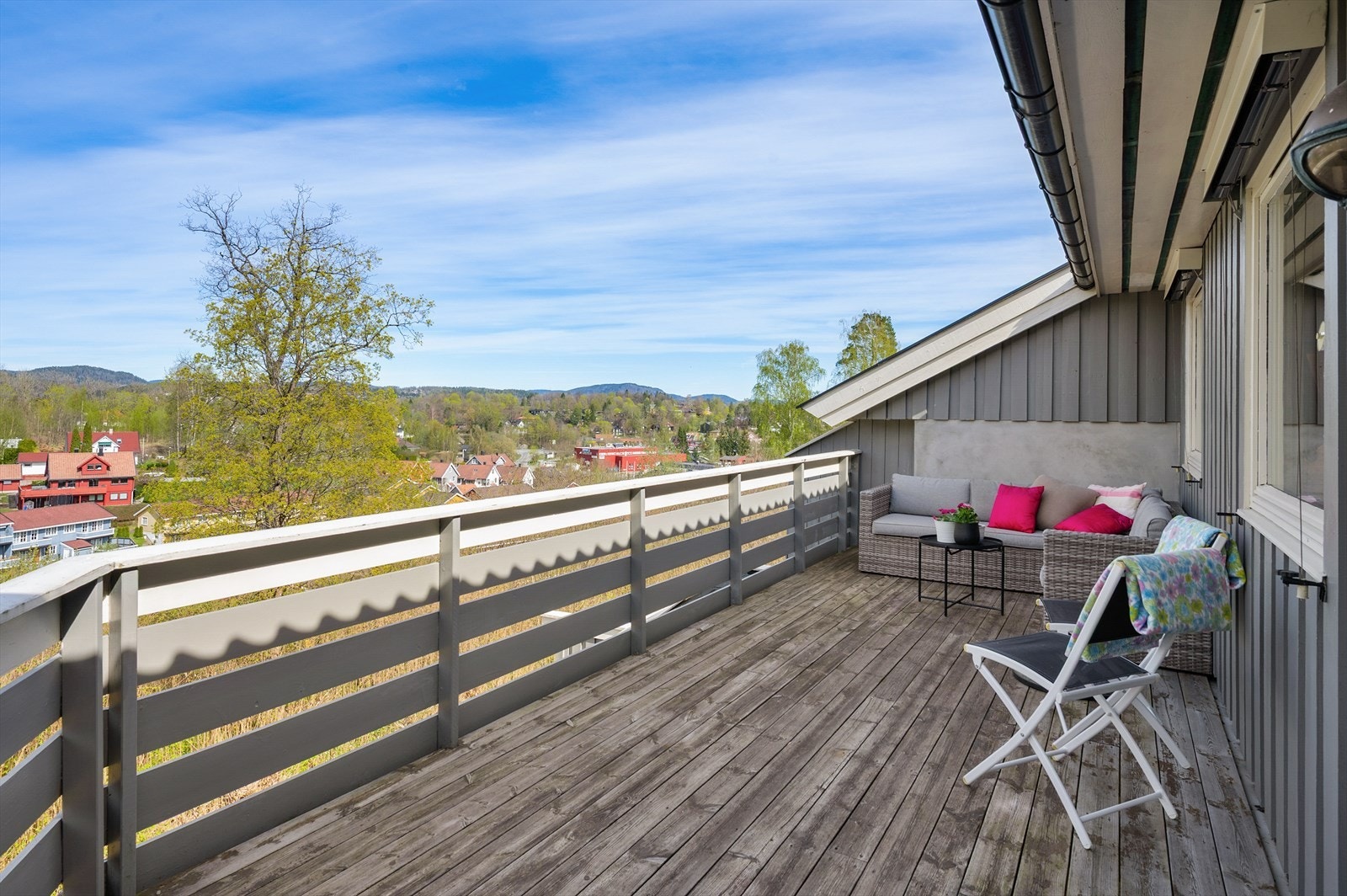 Verandaen vender mot nordvest. Galleribilde