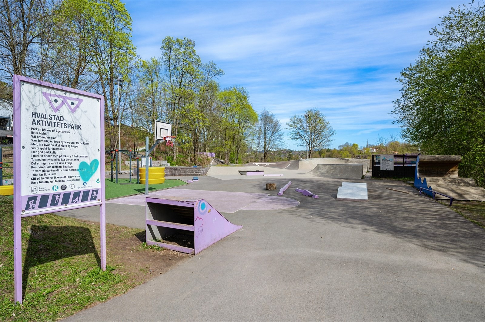 En kort sykkeltur tar deg til Hvalstad Aktivitetspark. Galleribilde
