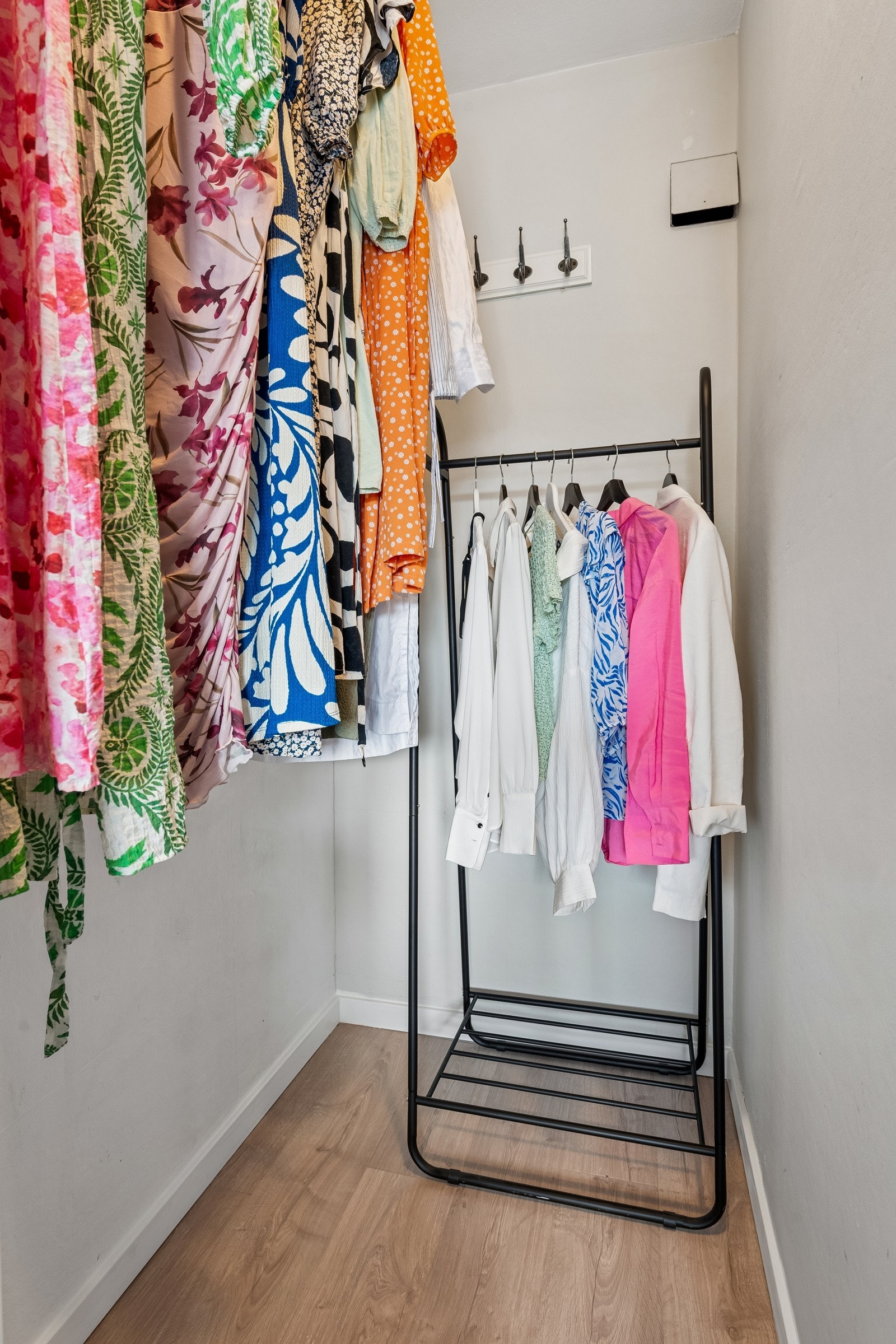 Walk-in rom i tilknytning til hovedsoverommet. Lag ditt eget walk-in rom. Galleribilde