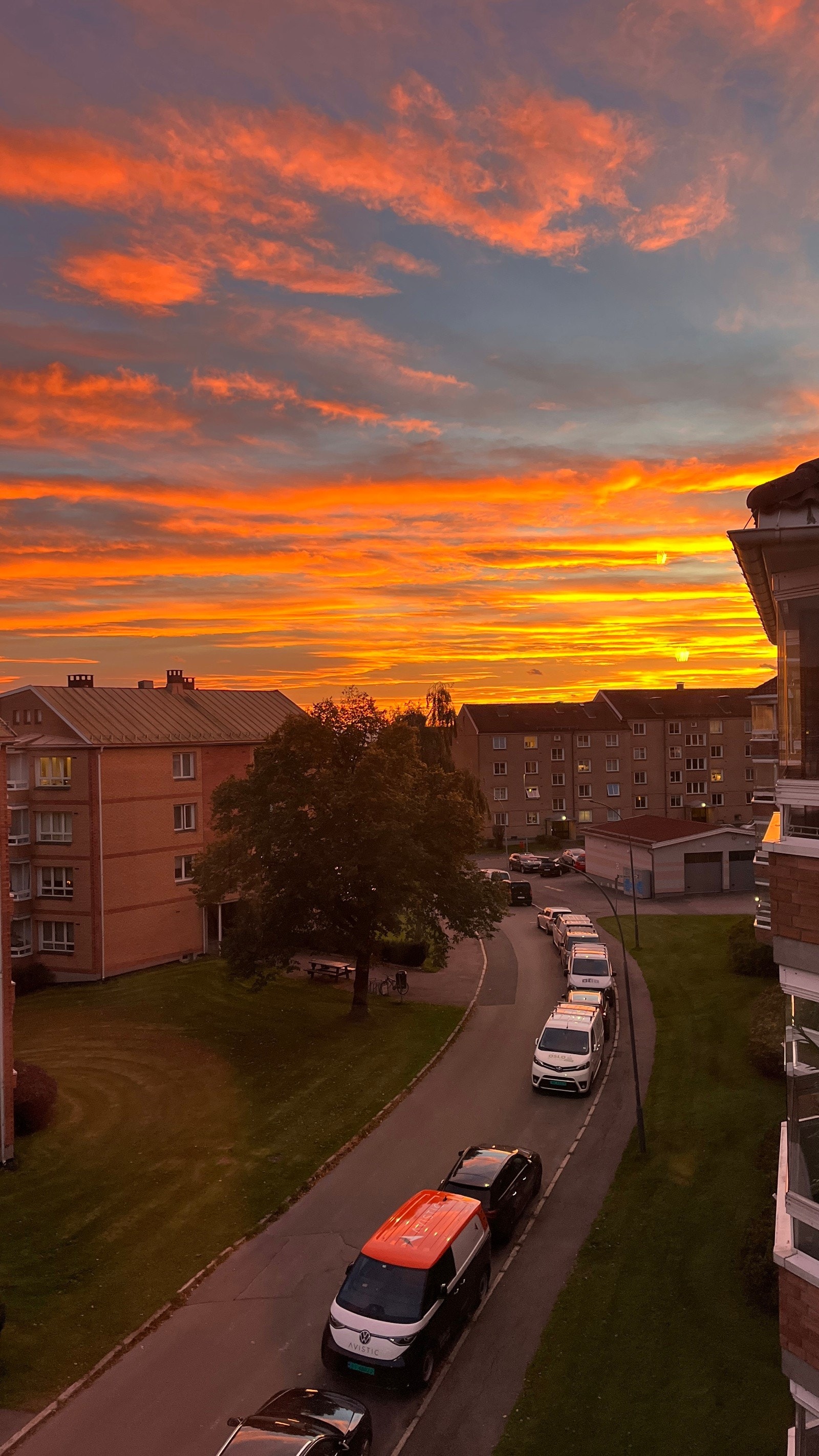 Privat bilde. Kveldslyset skaper en varm og behagelig stemning i uteområdet. Galleribilde