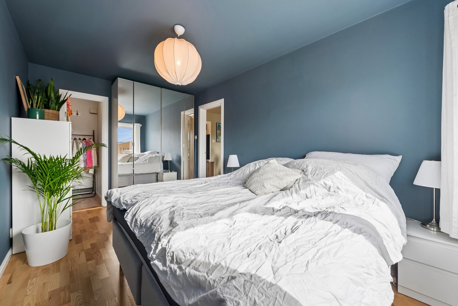 Det er god plass for garderobeskap. Galleribilde