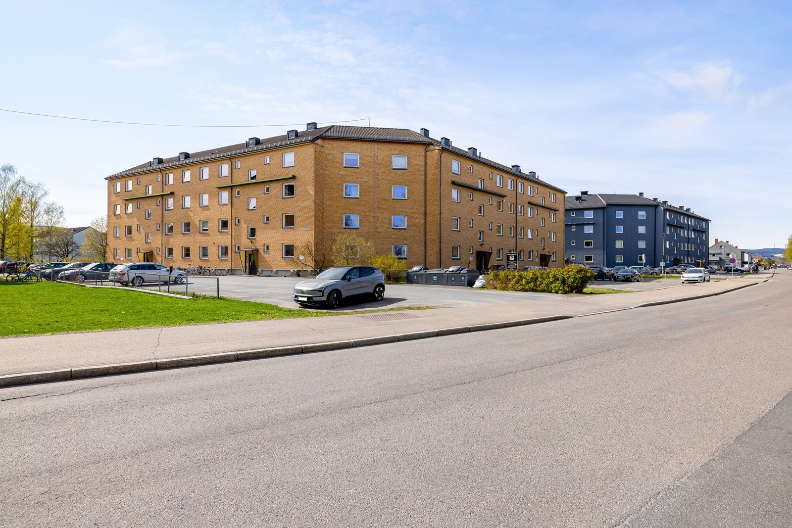 Boligen ligger i Vestbygata, like ved Alexander Kiellandsgate som også omtales som Lillestrøms paradegate. Galleribilde