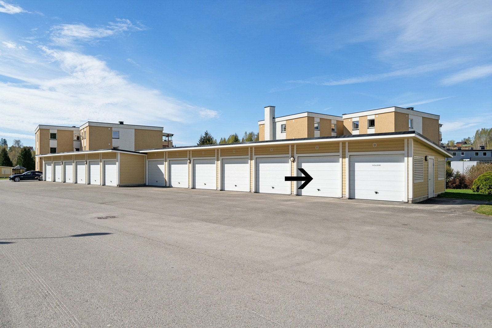 Leiligheten disponerer garasjeplass i felles garasjeanlegg. Galleribilde