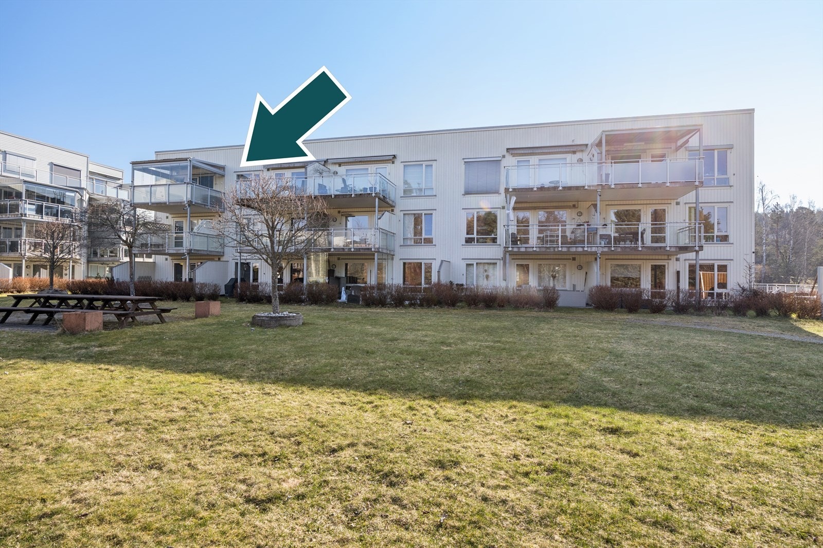 Velkommen til Bjørnemyrveien 1O! Praktisk og funksjonell leilighet i byggets øverste etasje. Galleribilde
