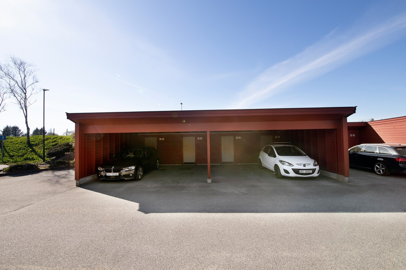 Parkering i carport Galleribilde