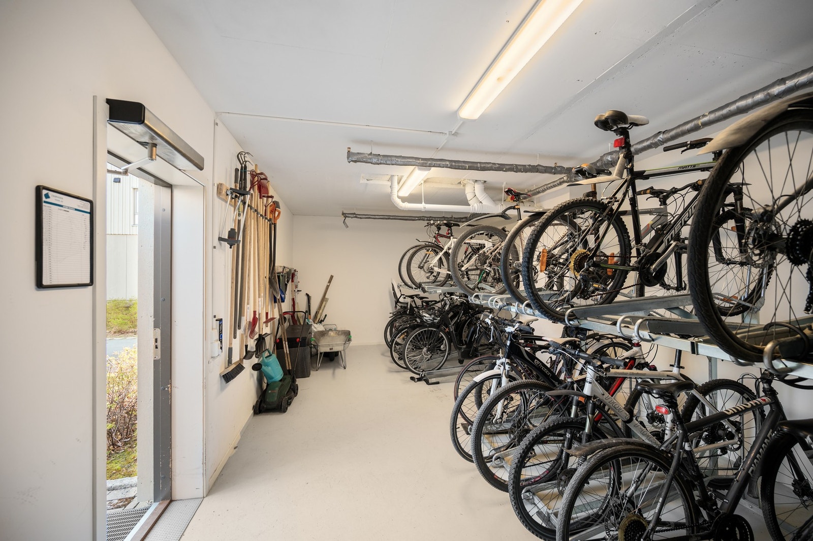 Felles sykkelparkering i underetasje. Galleribilde