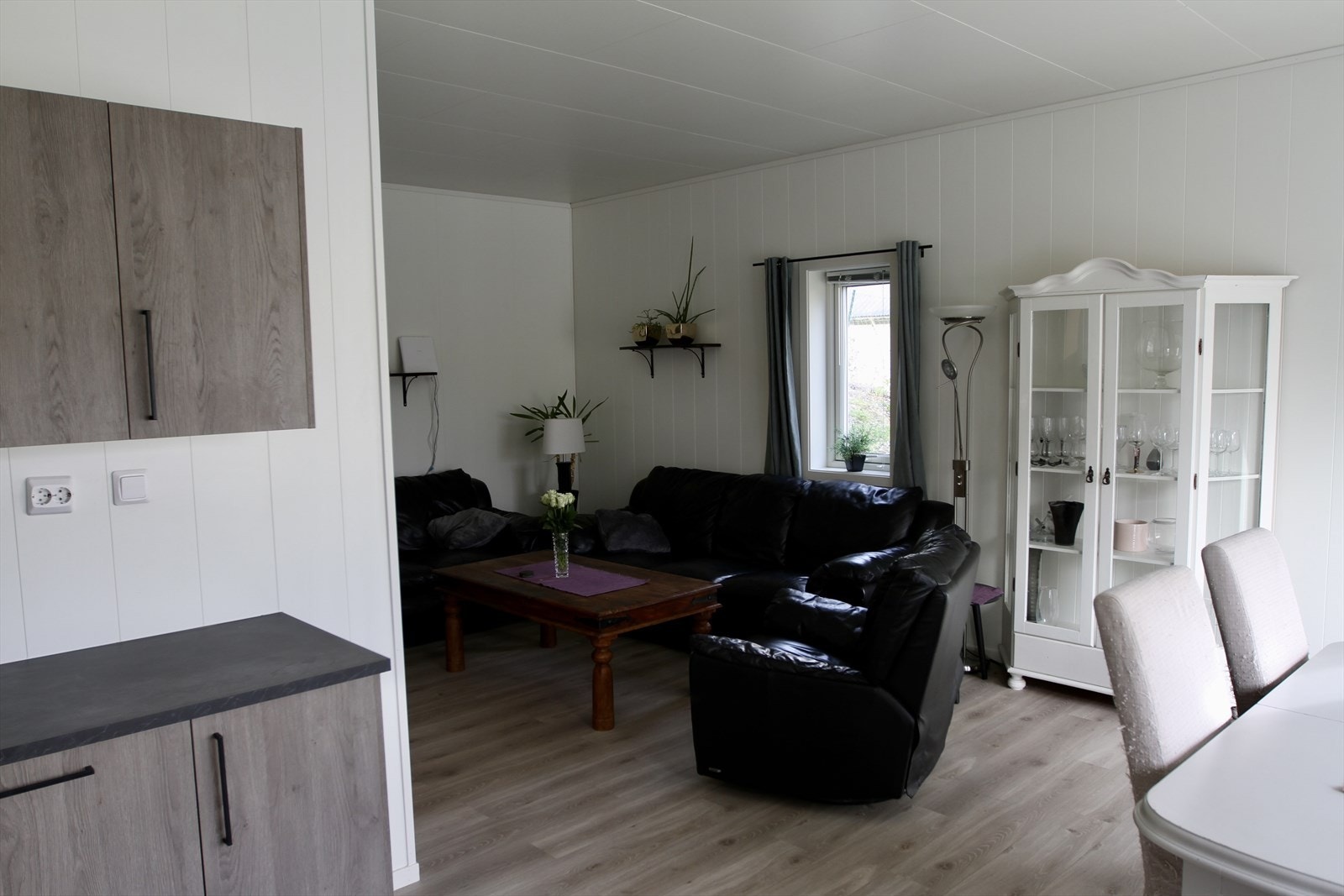 Kjøkken mot stue Galleribilde