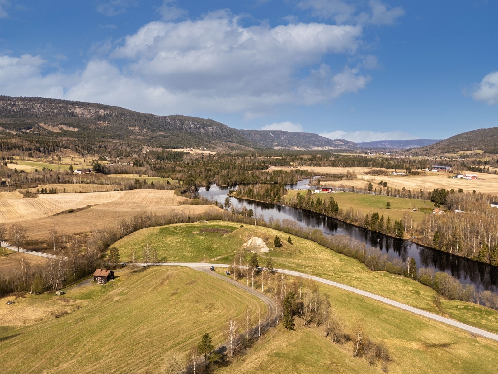 Nærheten til elv og skog gir flotte tur- og rekreasjonsmuligheter. Galleribilde