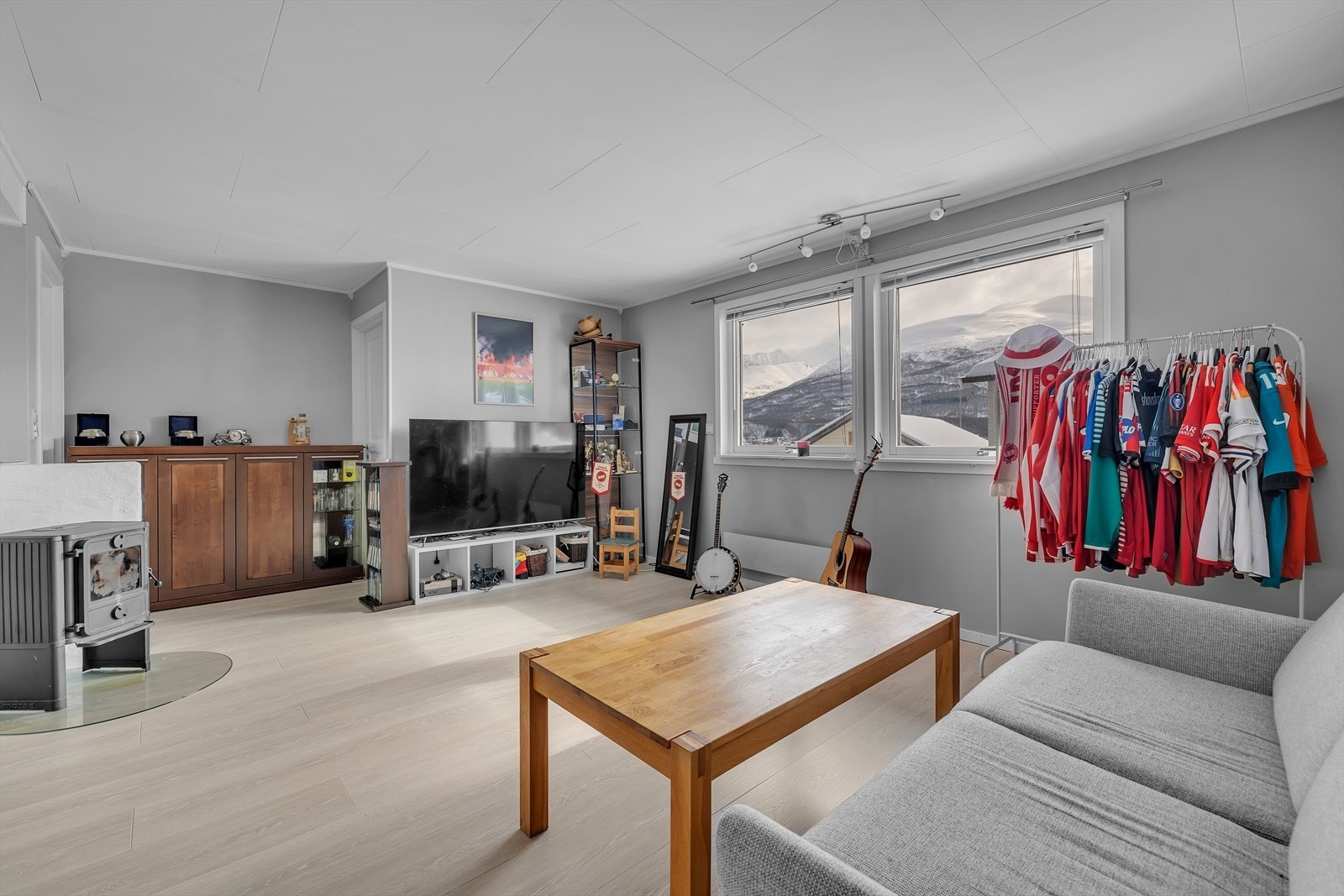 I underetasjen er det en godkjent 3-roms leilighet som muliggjør gode leieinntekter. Galleribilde