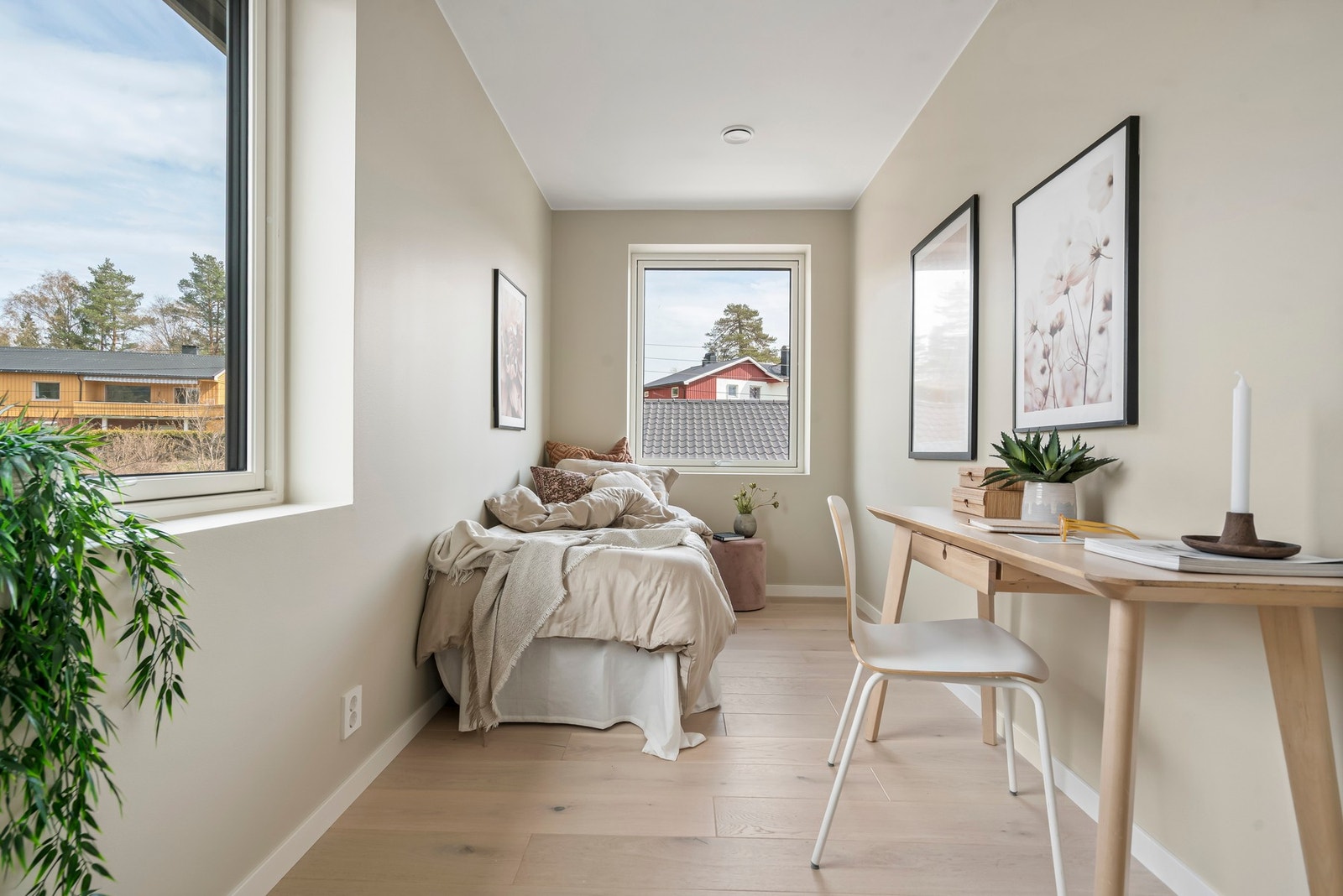 Soverom nr. 4 er lyst og trivelig. Egner seg godt som gjesterom eller hjemmekontor Galleribilde