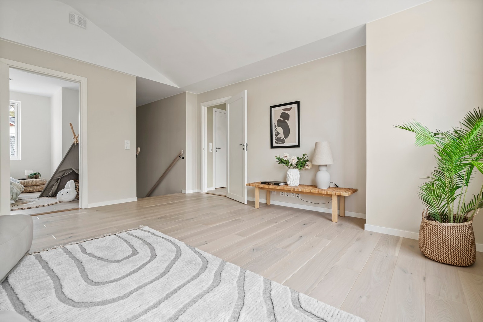 Stuen er malt i samme fargetone som 1.etg Galleribilde
