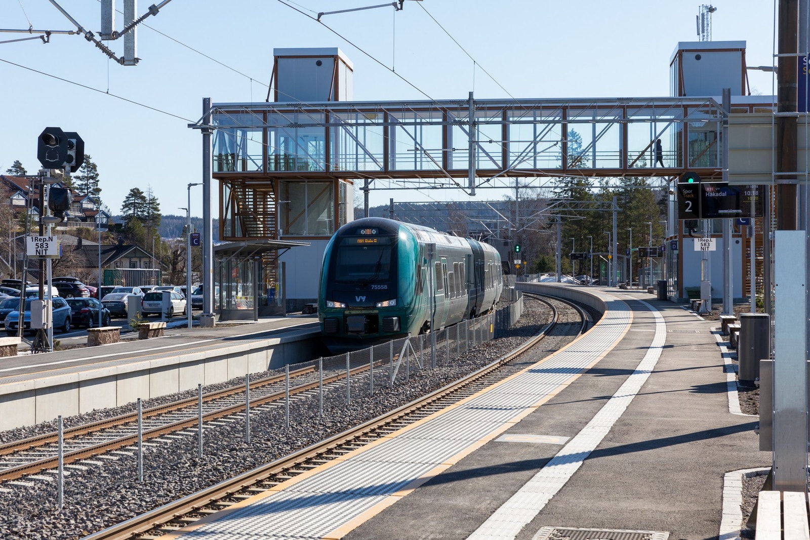 Fra boligen er det ca, 9min gange til Nittedal stasjon som tar den til Oslo S på ca. 30min Galleribilde