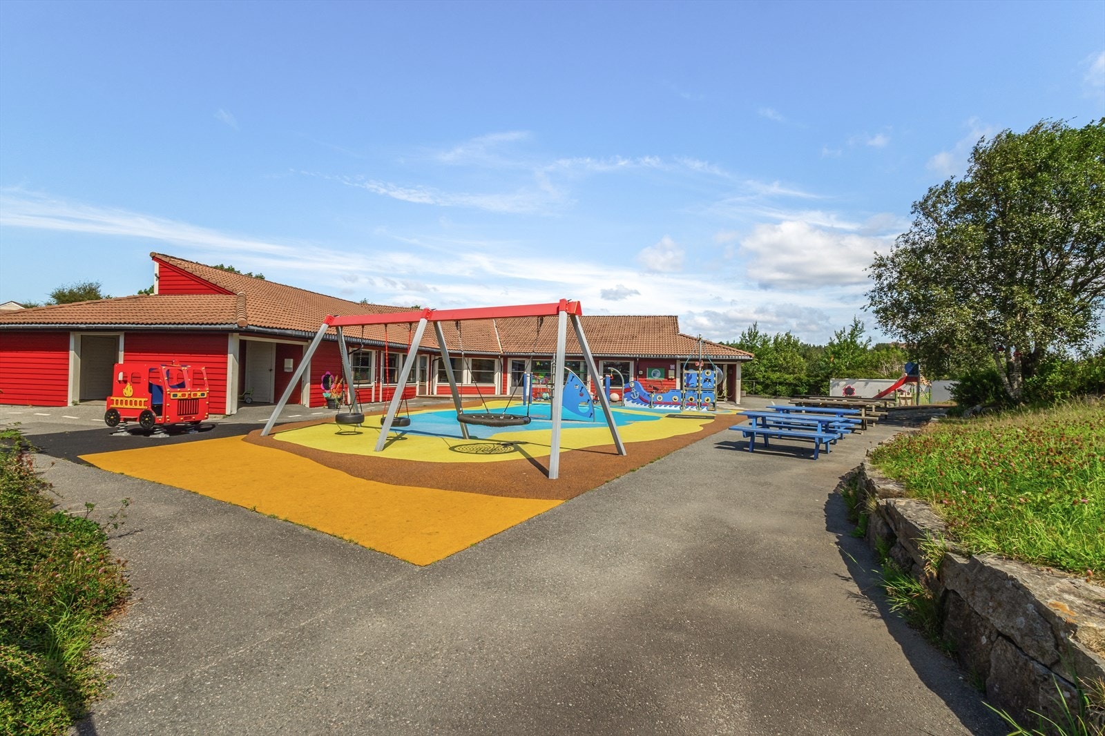 Det er gangavstand til barneskole, noe som gjør hverdagslogistikken enkel. Galleribilde