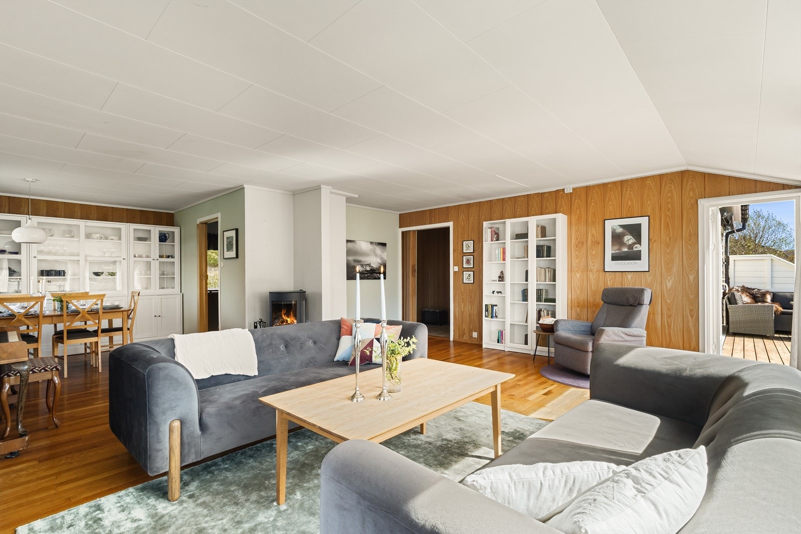 I oppholdsrommet er det rikelig med plass til sofa, stuebord, TV-møblement og øvrig innredning etter eget ønske. Galleribilde