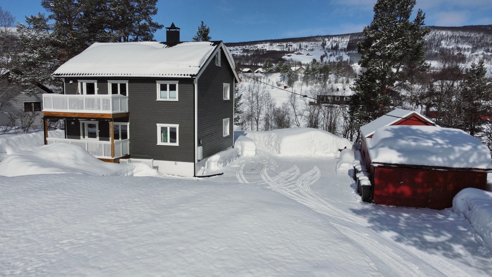 Lokal Eiendomsmegler MNEF/Økonom/Partner Ådne Holestøl Hognerud har gleden av å vise frem Lauvrudvegen 14B. Galleribilde