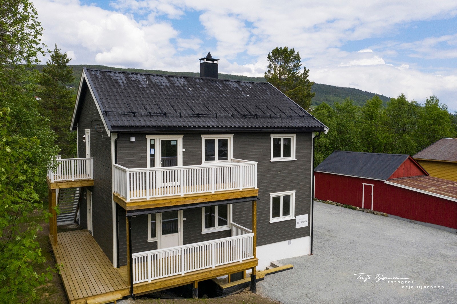 Det er en solrik balkong. Galleribilde