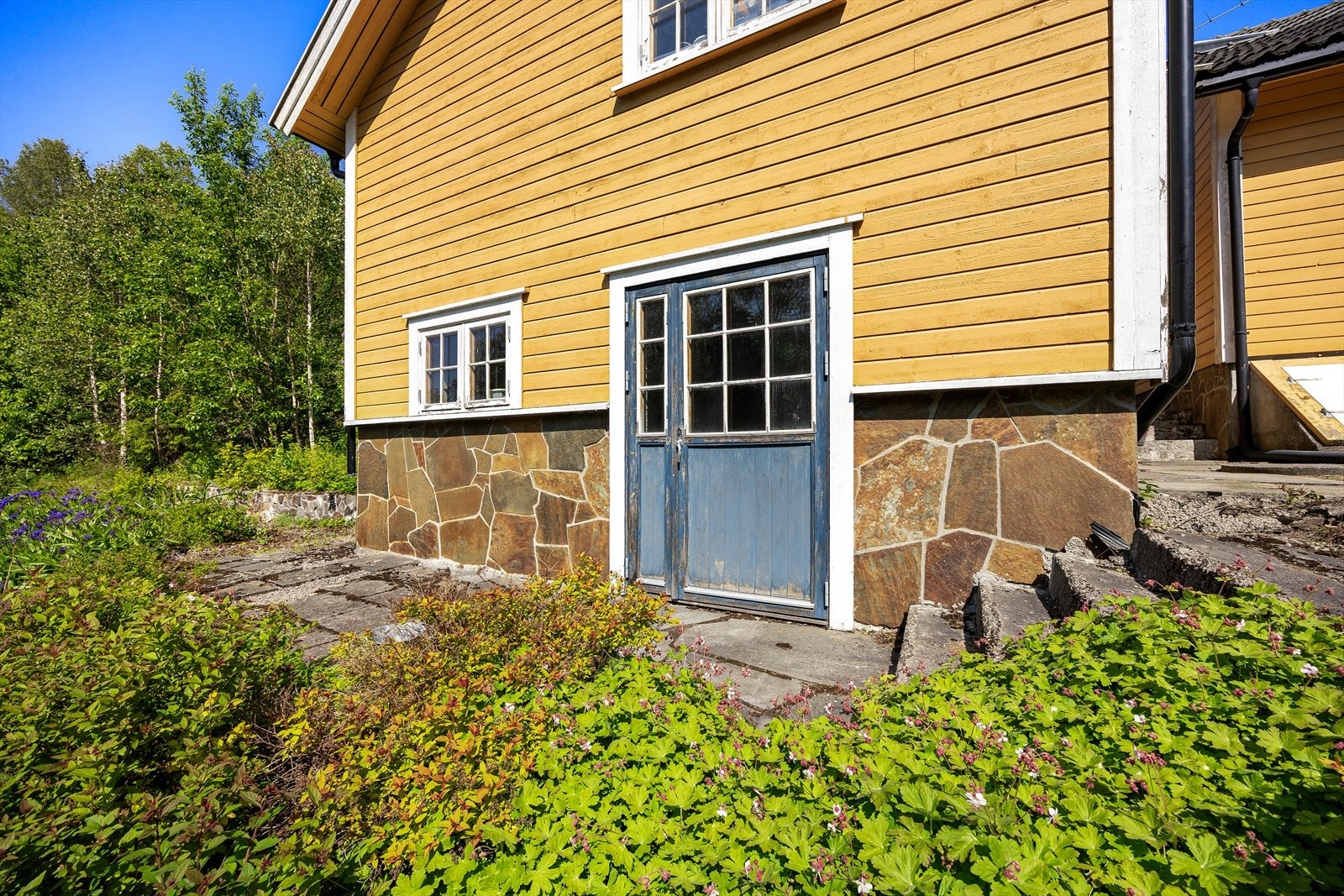 I underkant av garasjen er det to boder. Galleribilde