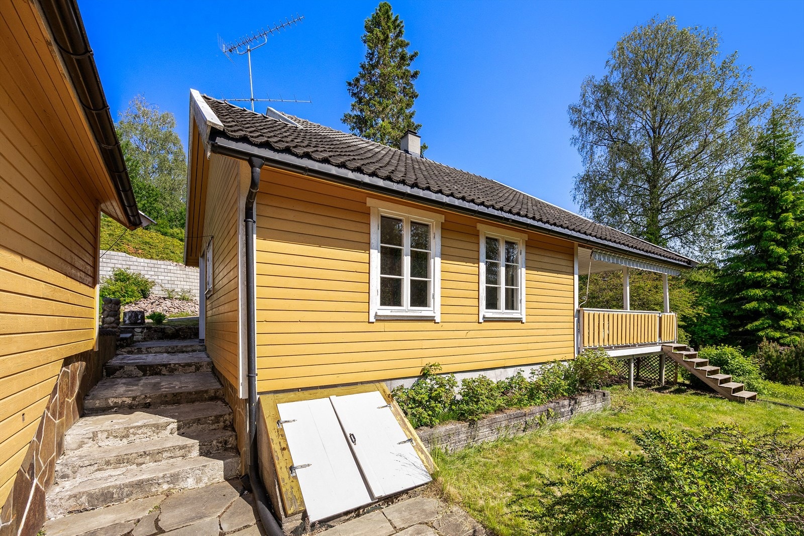 Under boligen er det krypkjeller med utvendig tilgang. Galleribilde