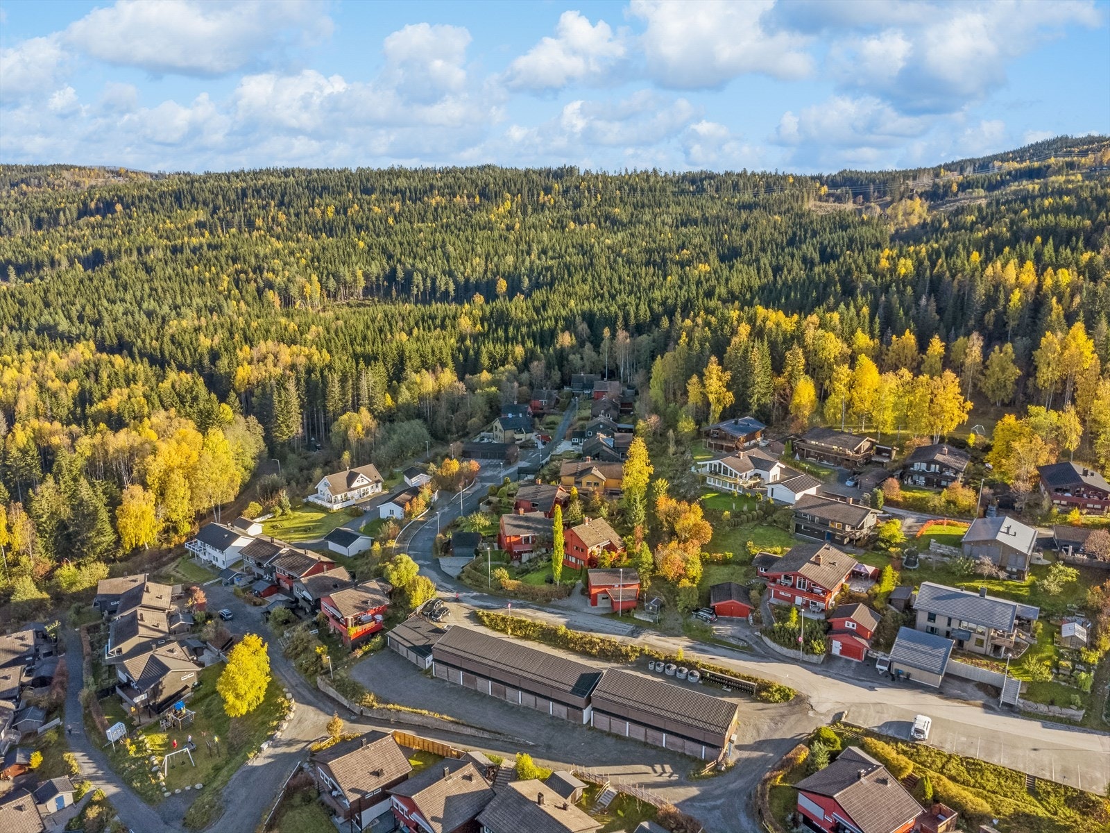 Fra Måsåhaugen er det kort vei til turstier, skogsområder og skiløyper. Området rundt Maihaugen byr på fine gåturer, og om vinteren er det lett tilgang til preparerte skiløyper i nærliggende markaområder. Galleribilde