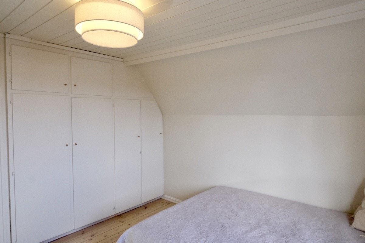 Sov 3, mye stedbygd skapplass. Galleribilde
