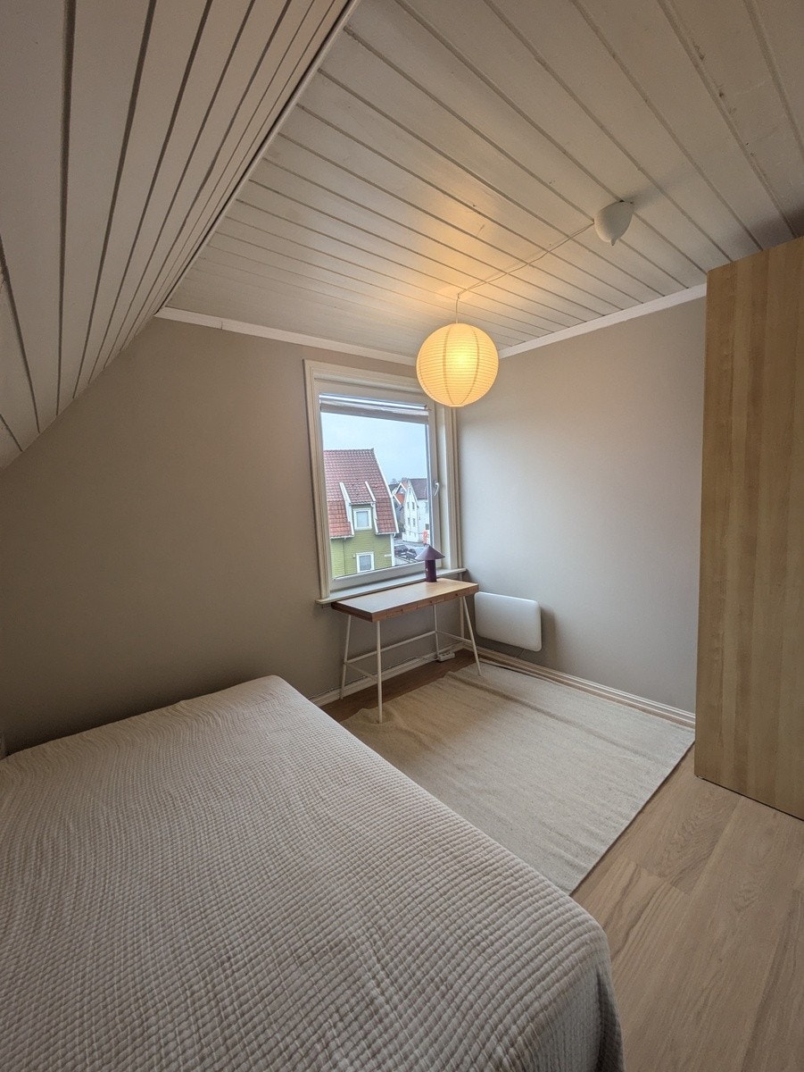 Soverom 1, 9 kvm. 120 cm seng. Galleribilde