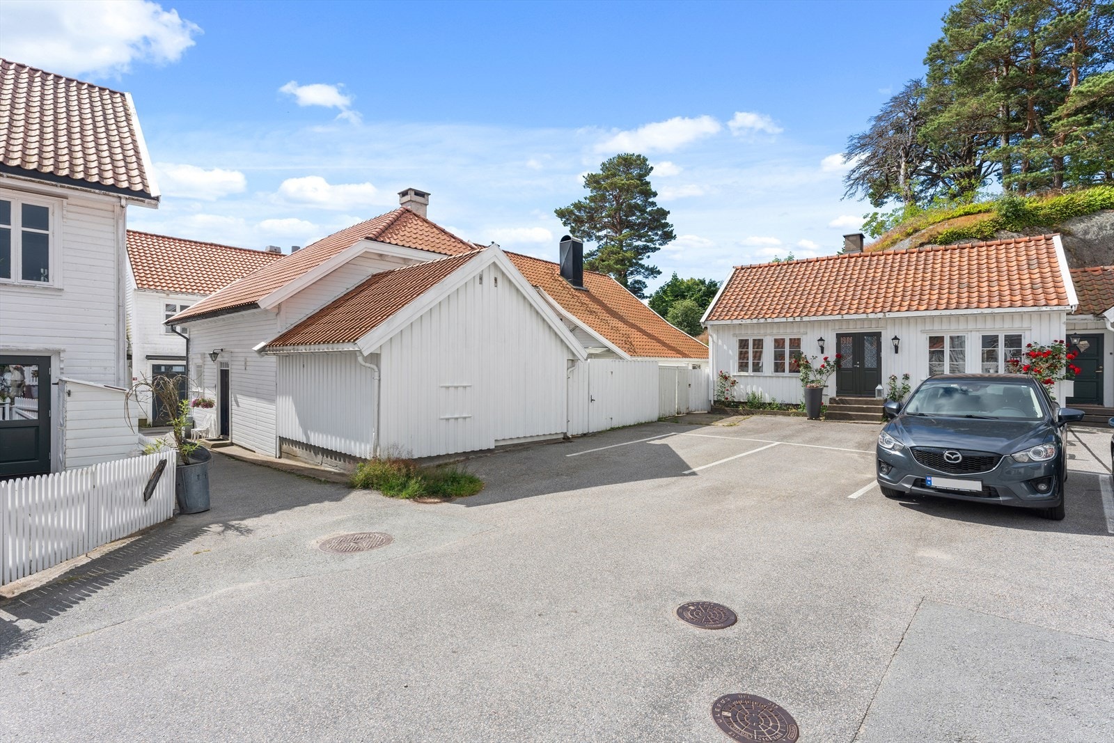 Adkomst også til huset vial bakgården. Galleribilde