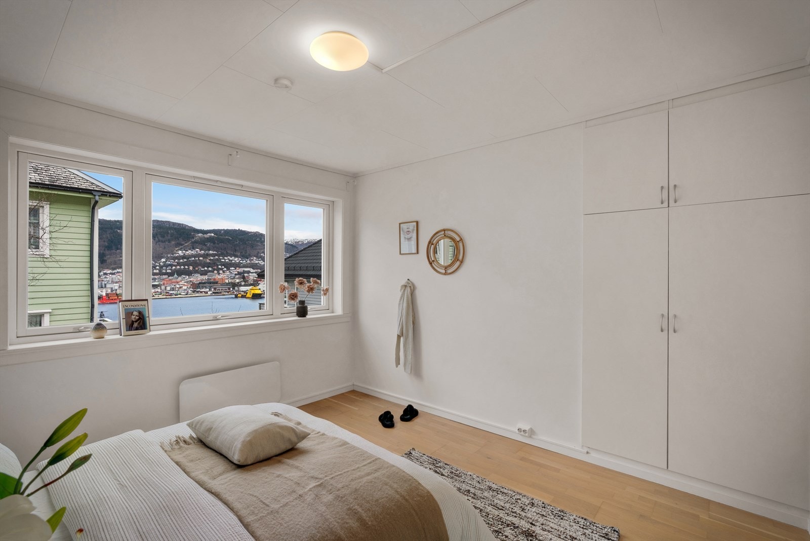 - Soverom 1 måler 11,8m² - Galleribilde
