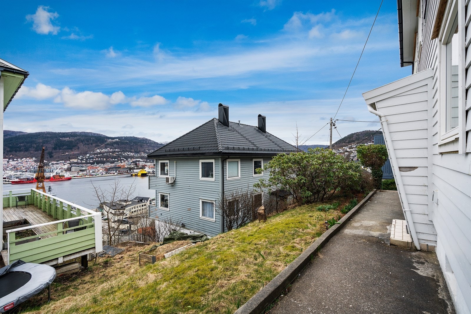 - 5 min gange til Laksevåg senter med et godt servicetilbud - Galleribilde