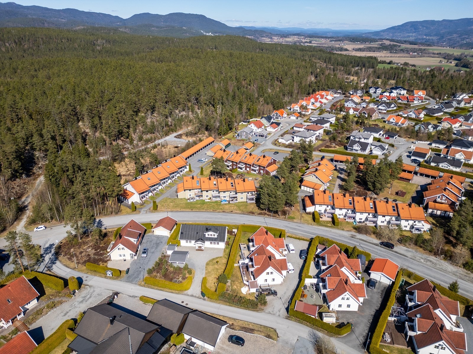 Området har et godt utbygd kollektivtilbud, med bussholdeplass bare noen minutters gange fra boligen. Galleribilde