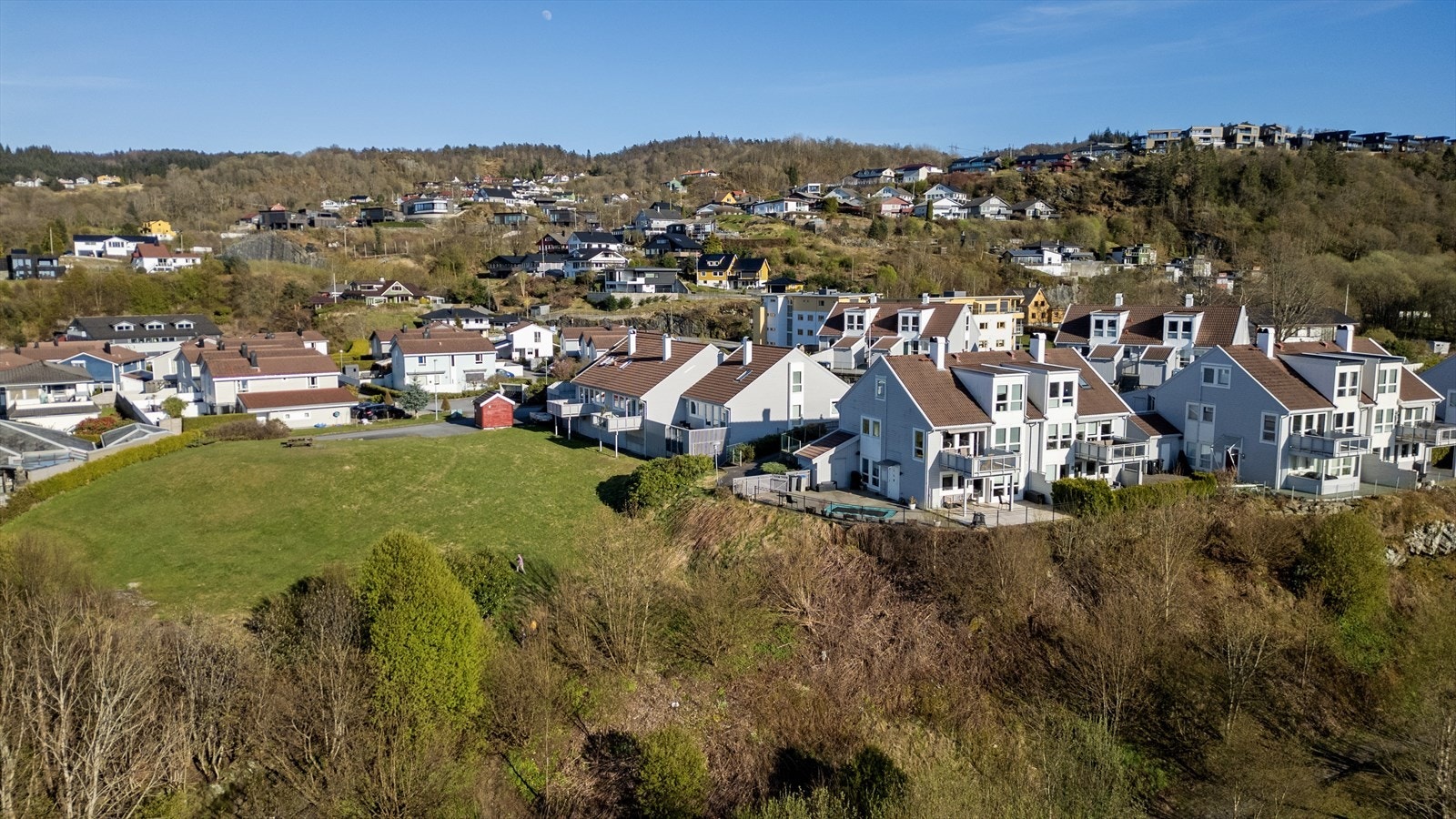 Med umiddelbar nærhet til Smøråsfjellet og Stendafjellet er det rike turmuligheter rett fra dørstokken. Galleribilde