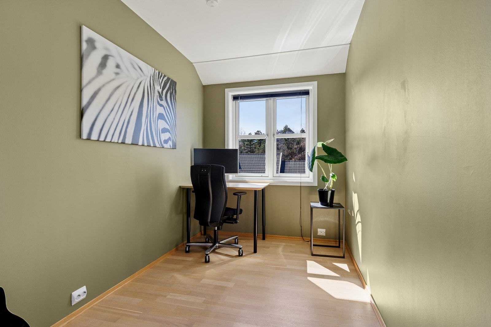 Soverom nummer 3 brukt som kontor Galleribilde