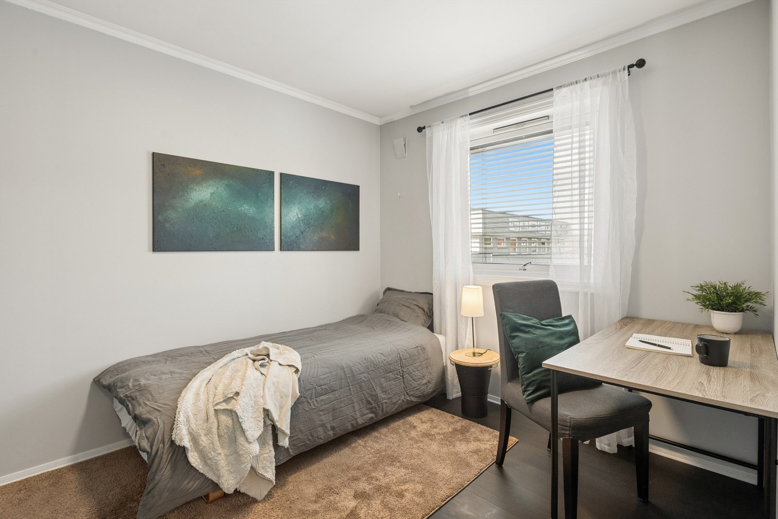 Det øvrige soverommet har fleksible bruksmuligheter og kan benyttes som for eksempel barnerom, gjesterom eller kontor. Galleribilde