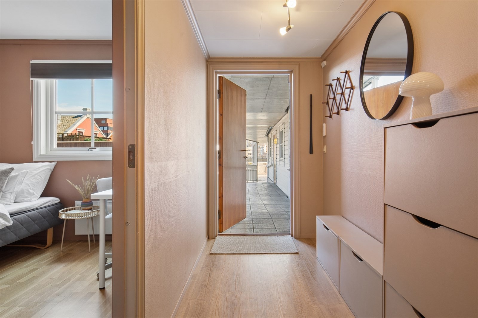 Entré med god plass til å henge fra seg. Galleribilde