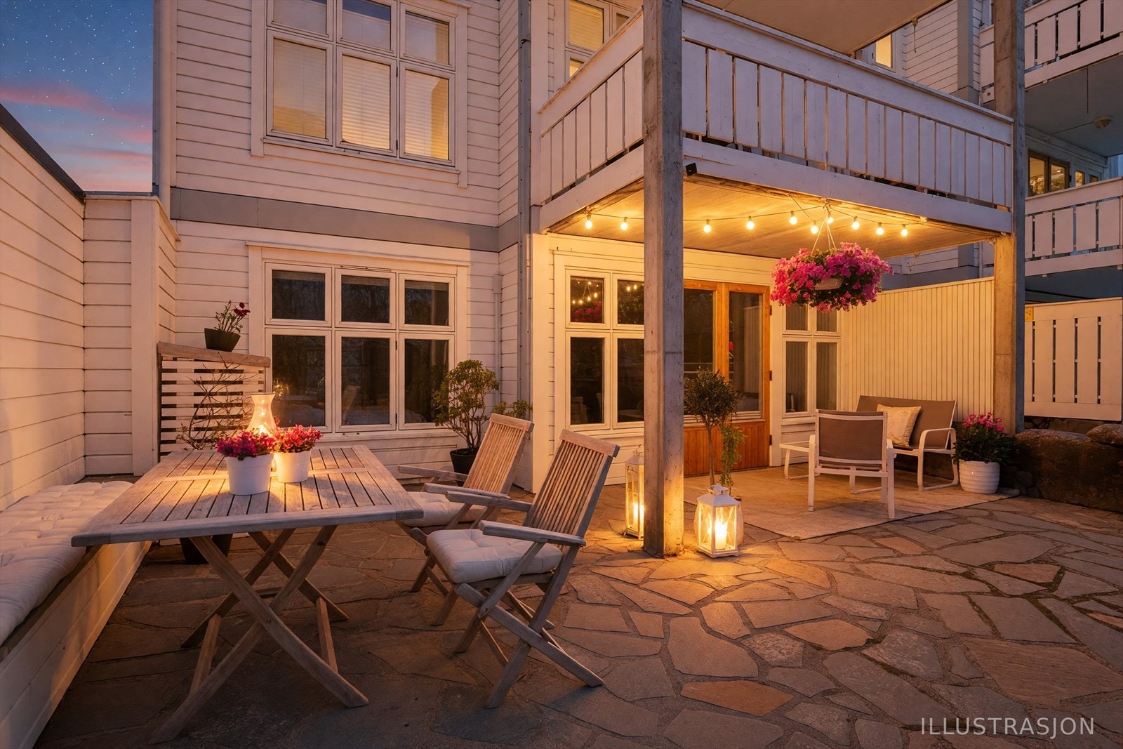 Herlig og lun vestvendt terrasse med lite innsyn. Galleribilde