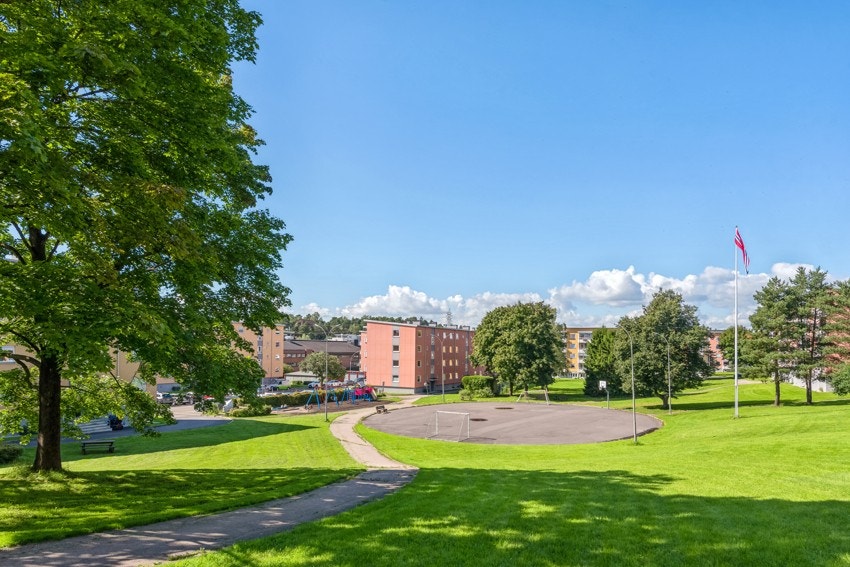 Det er store og fine grøntarealer i borettslaget. Galleribilde